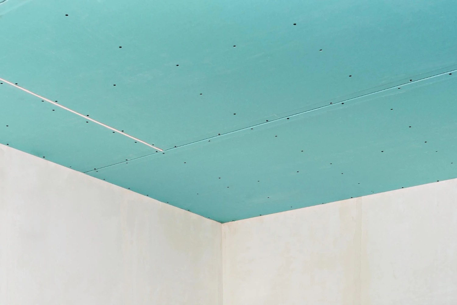 Revestimiento de pared con pladur en reforma de vivienda